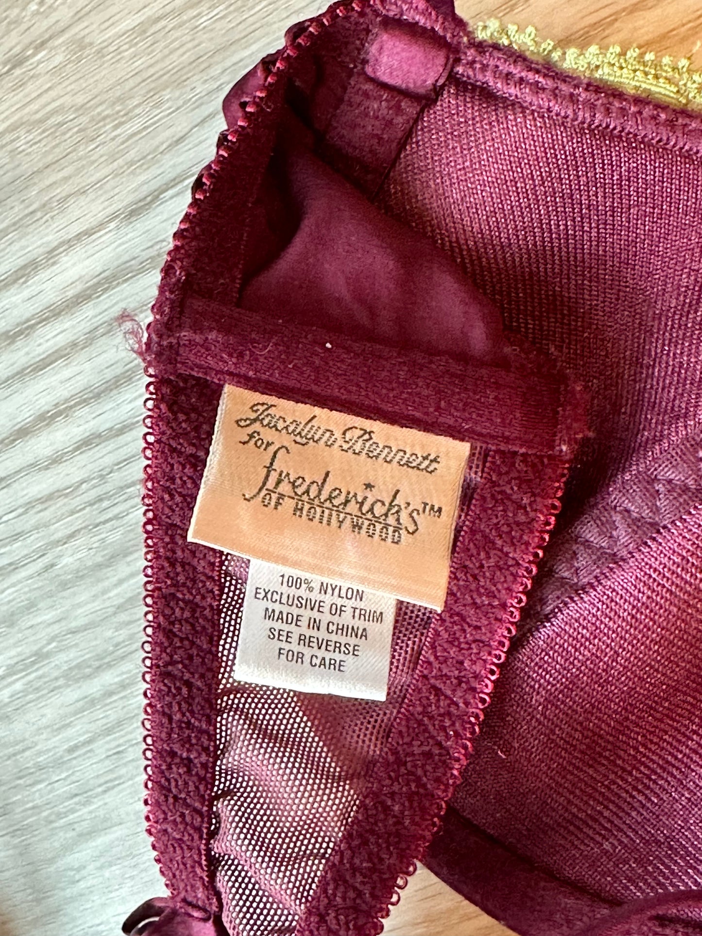 Vintage Jacalyn Bennett for Fredericks of Hollywood 2 piece green and burgundy lace set!!!π§ββοΈ