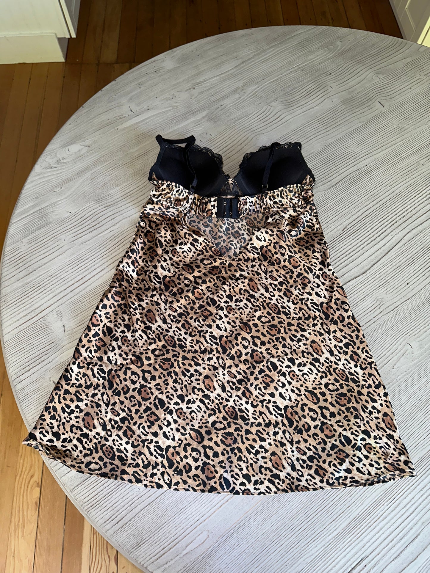 Victoria’s Secret leopard baby doll slip🐆(xs/s)