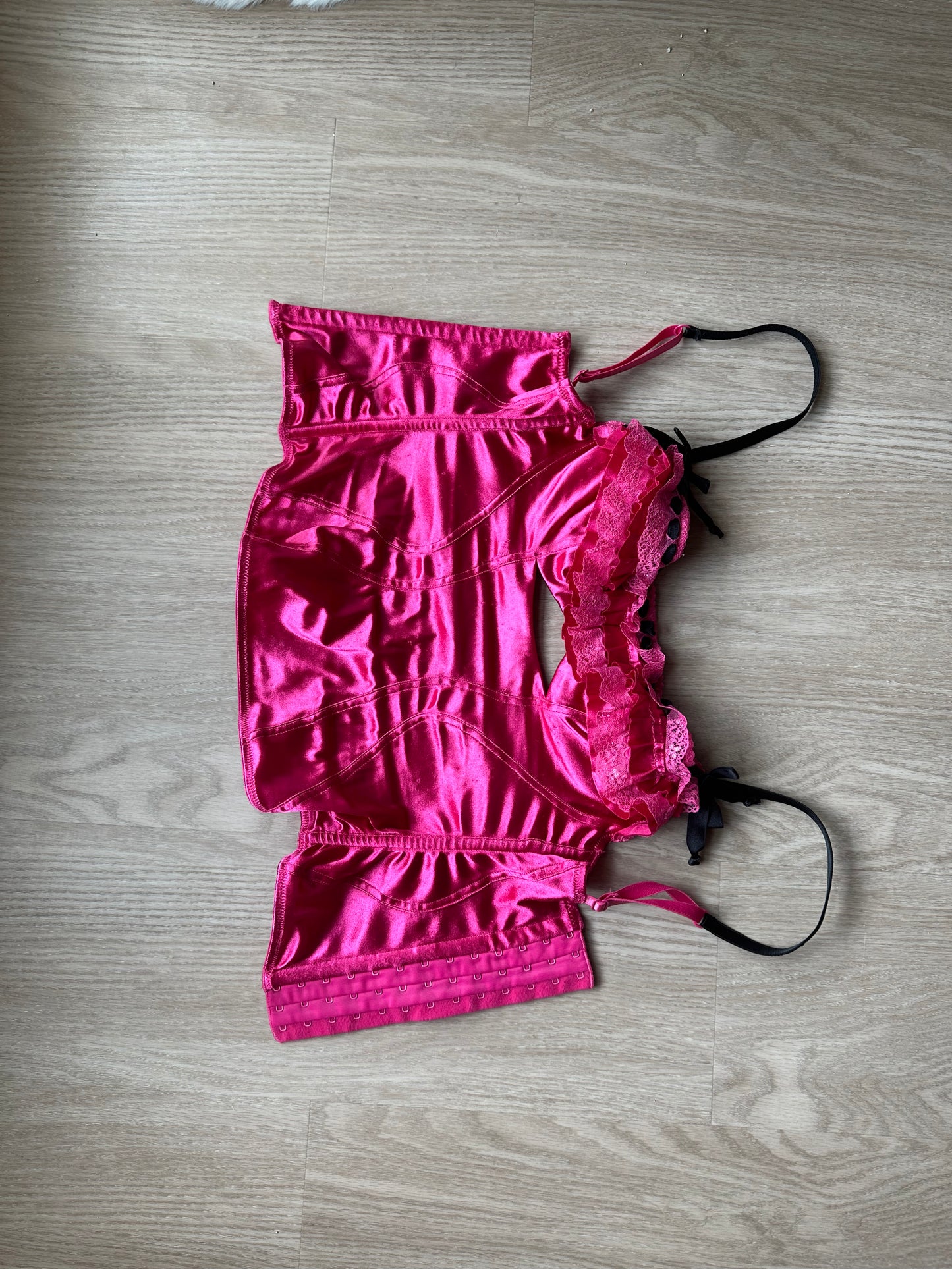 Hot pink Victoria’s Secret lacey corset💘