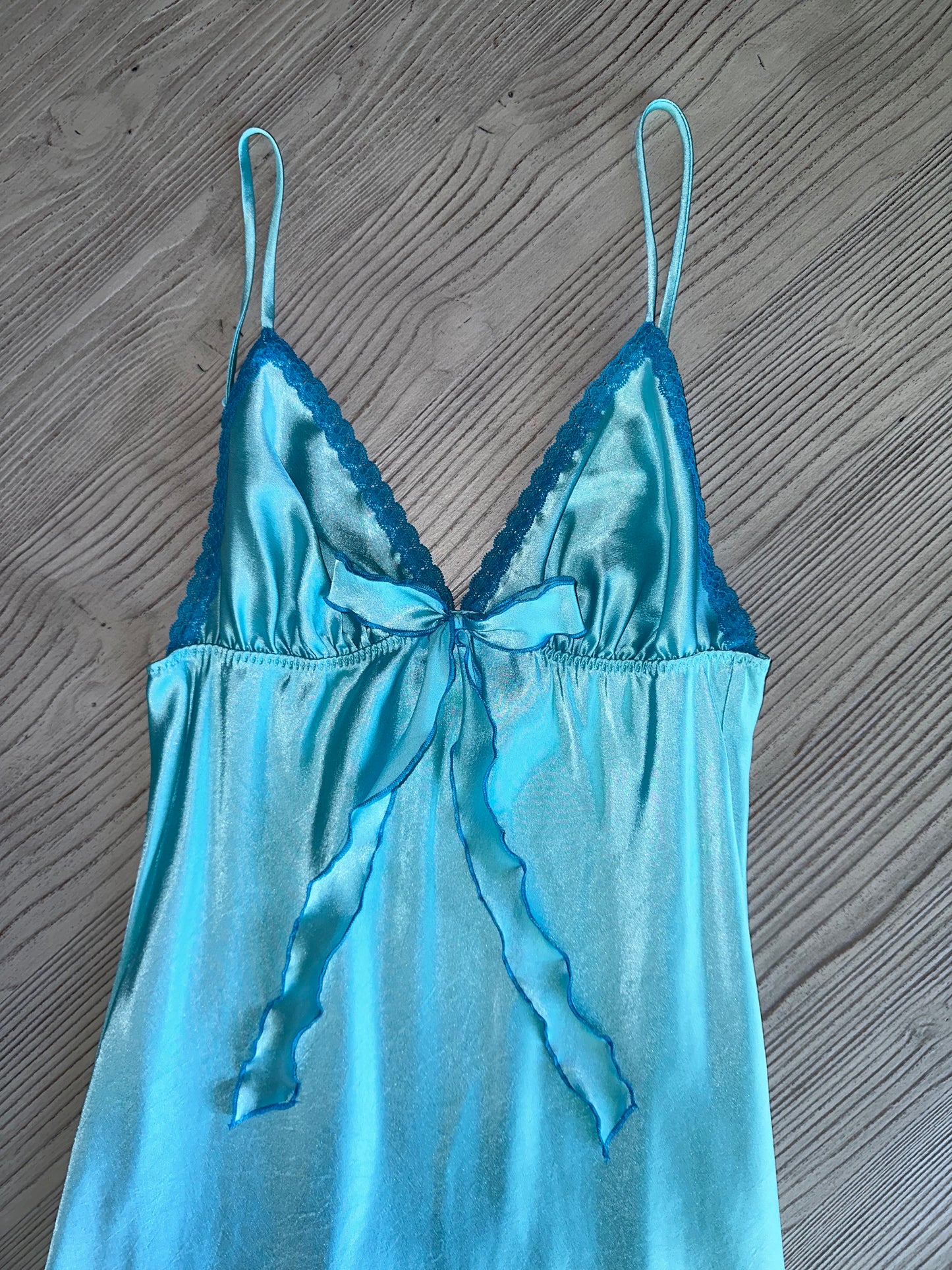 Victoria’s Secret bow slip dress (xs)🎽✨