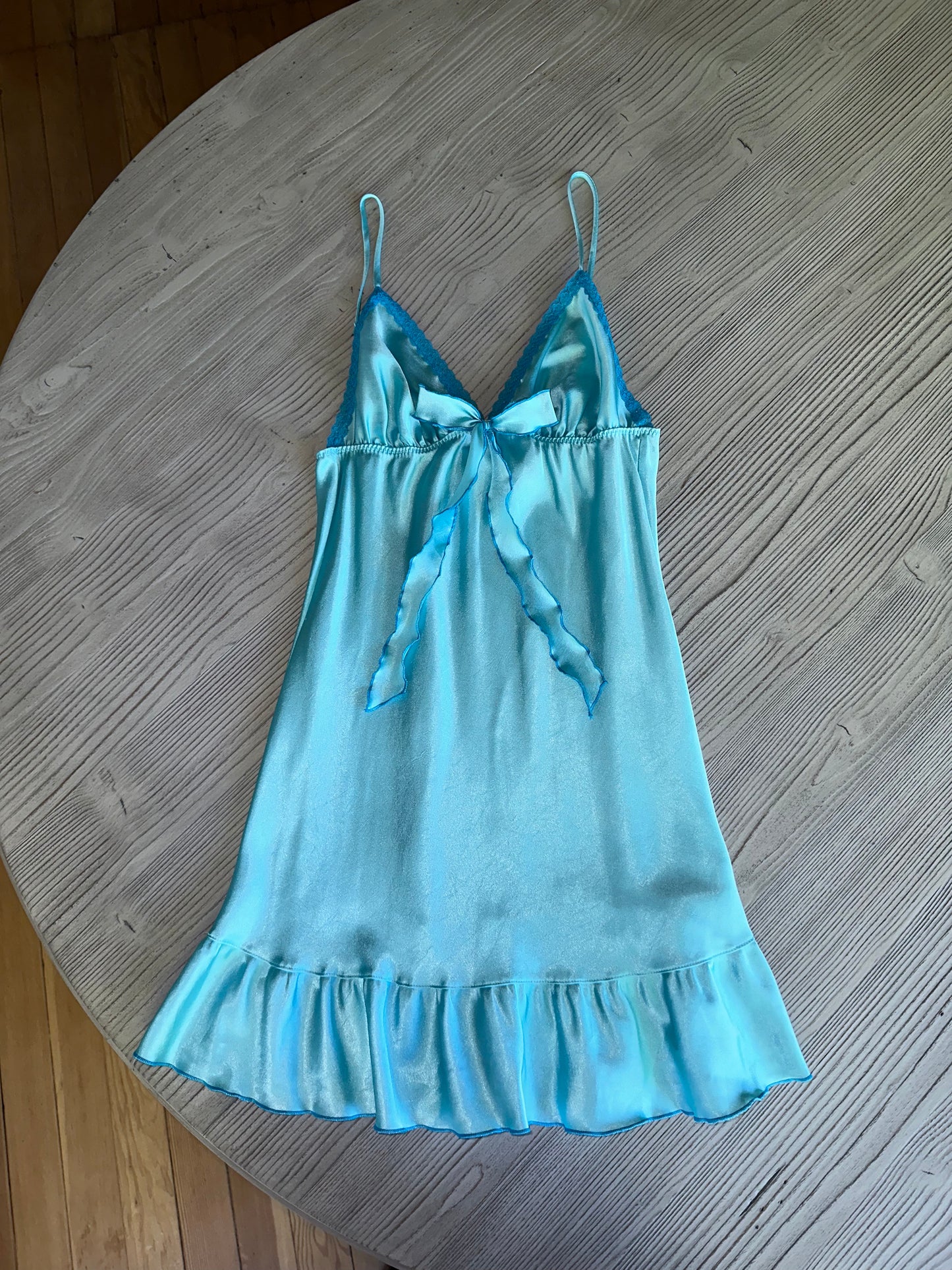 Victoria’s Secret bow slip dress (xs)🎽✨