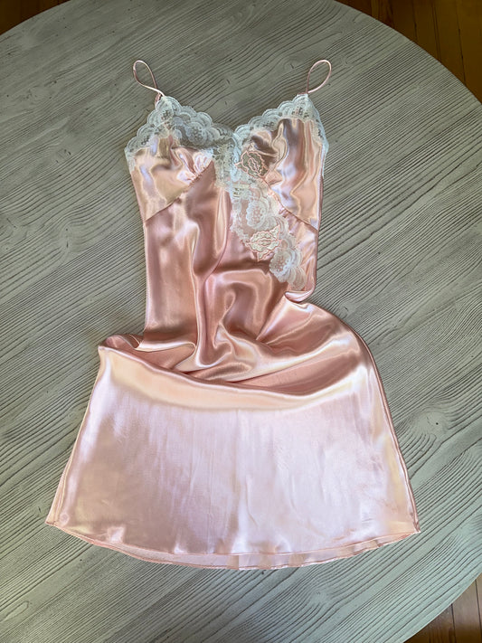 Victoria’s Secret vintage baby pink nightgown(XS/P)🤍