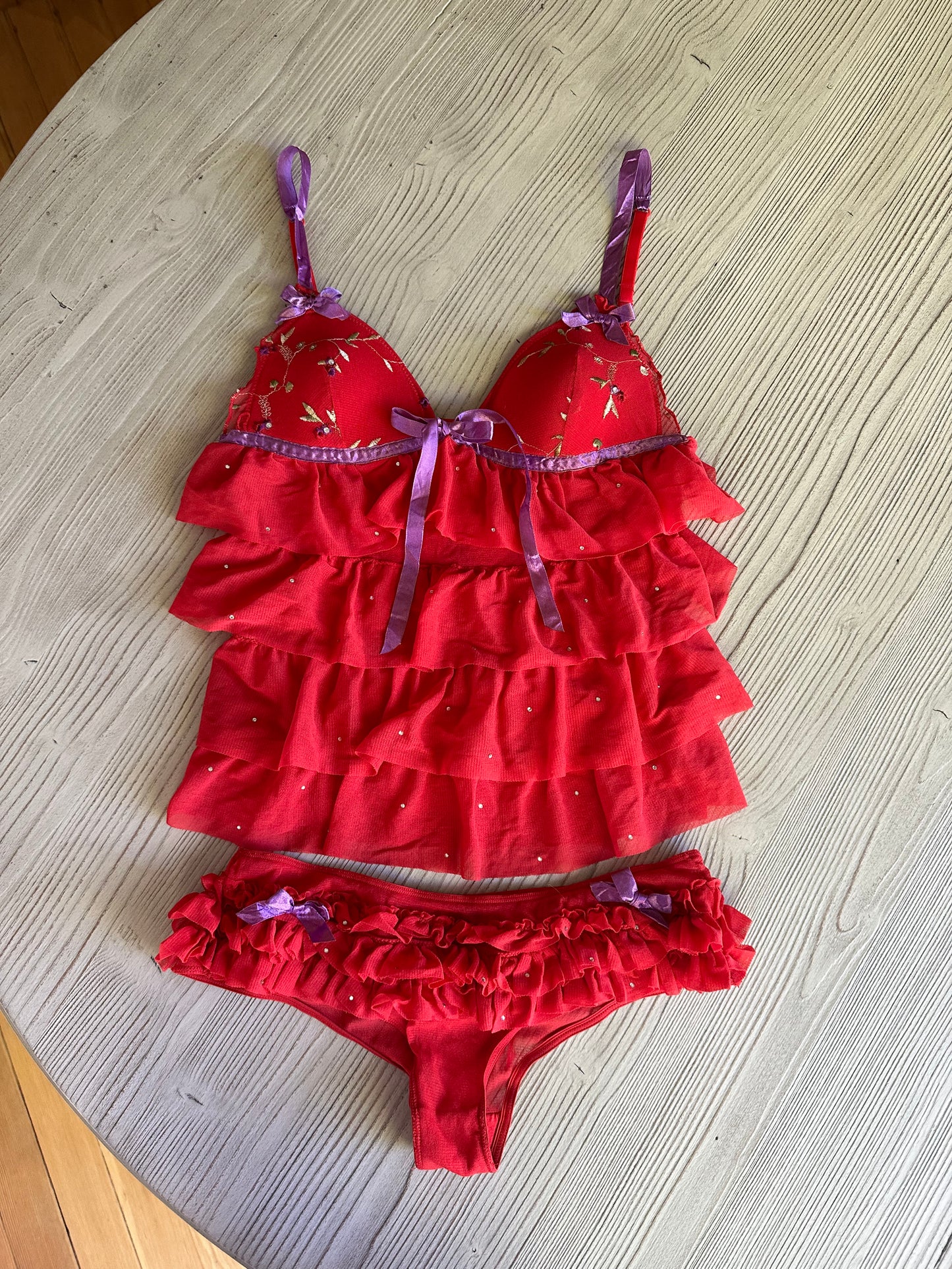 Victoria’s Secret vintage red cami, purple bow top!💋💟(S)